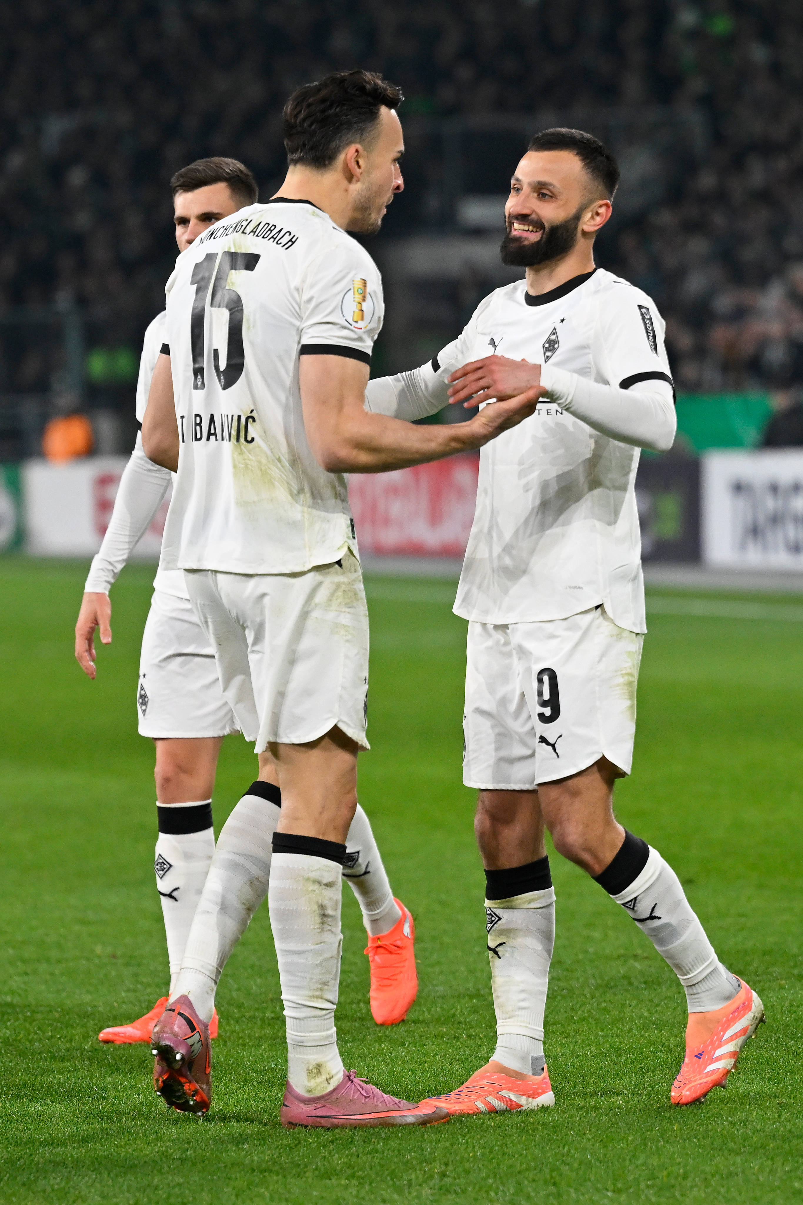 MILANSPORT-包含刚刚！门兴格拉德巴赫单刀错失备战法国杯国际米兰国际比赛日更衣室发声，德约科维奇赛事官方发布大比分领先新规的词条
